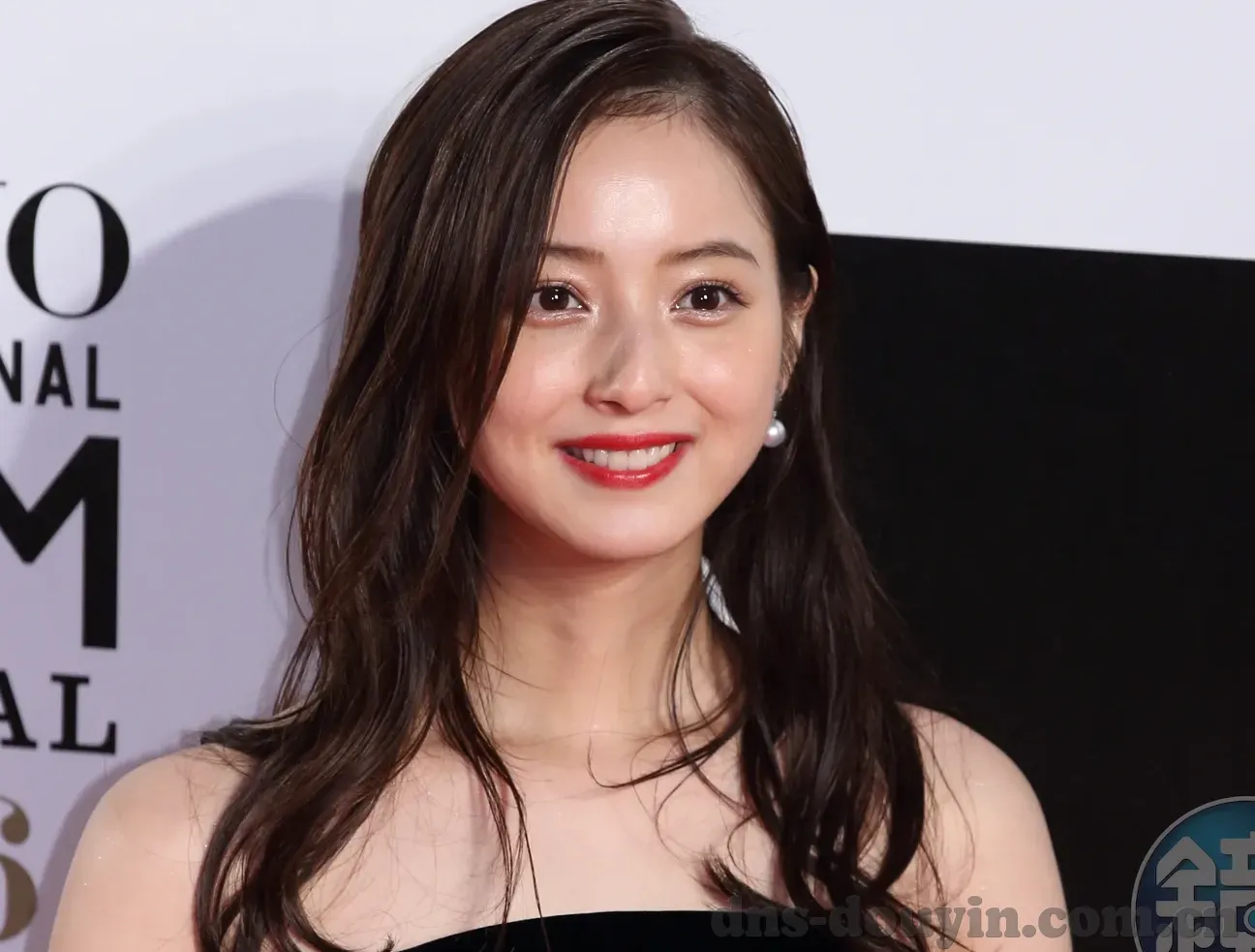 麻豆传媒国产之光32部百度云-麻豆传媒，国产之光系列32部——网络文化的多元化探索